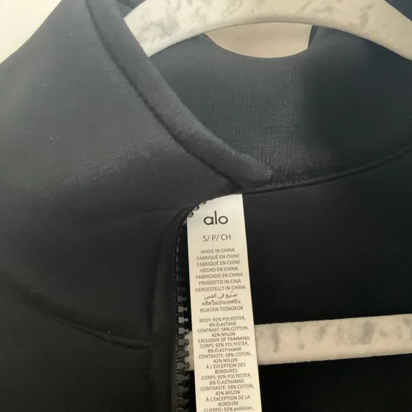 Alo Yoga Cropped Engage Cargo Parka Black S - Image 3