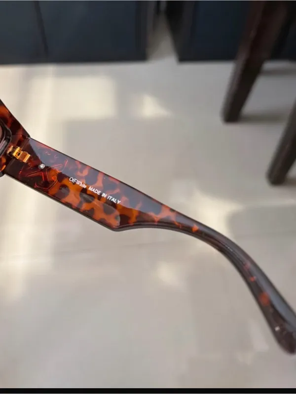 Off-White Tortoiseshell Square Sunglasses with Green Lenses - Image 9