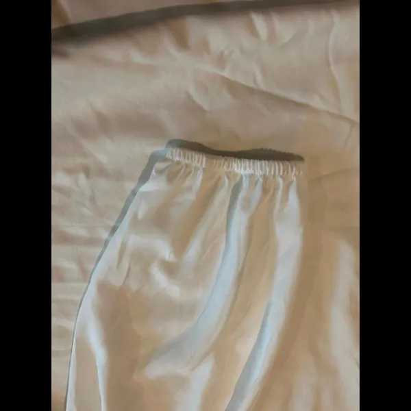 Woman Small White Pants Workout Walking. - Image 2