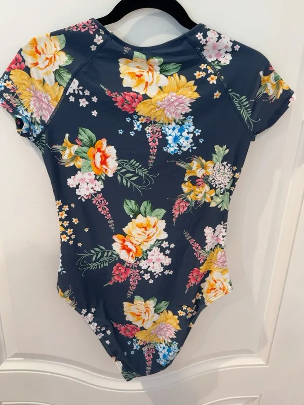 CUPSHE Floral One Piece Swimsuit Medium Zip Front Short Sleeve NWT - Image 4