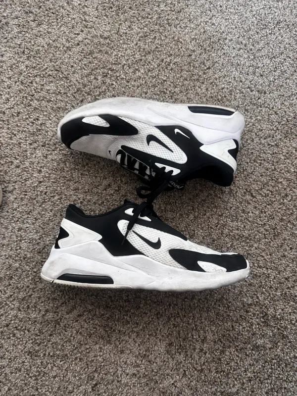 Nike Women’s Air Max Bolt Sneaker 9 Black White - Image 2