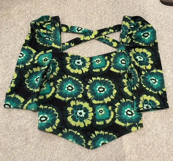 Free People Women's Give Me More Top like new size S short sleeves , puffy sleev - Image 3