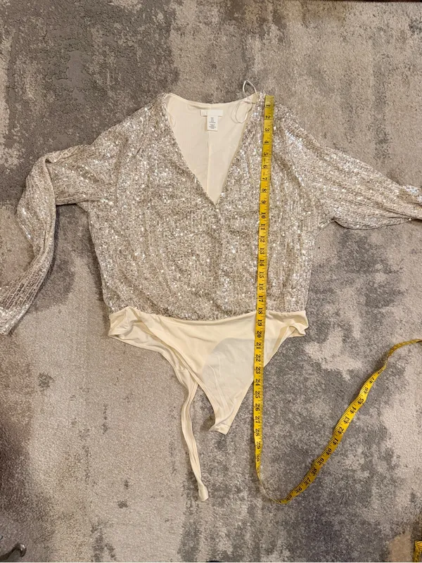 H&M Sequin V-Neck Bodysuit in Cream - Image 7