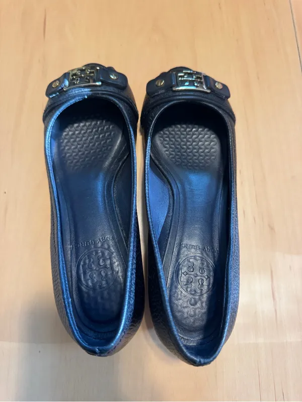 Tory Burch Black Leather Peep-Toe Heels with Gold Logo Accent - Image 2