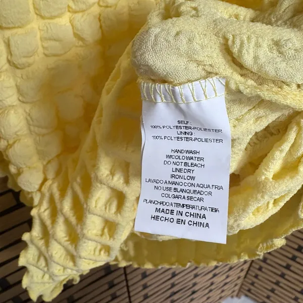 &merci‎ Pale Yellow Textured Bubble Sleeve Blouse Size Medium - Image 7