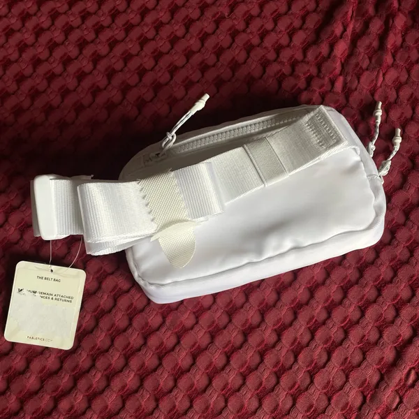 Fabletics The Belt Bag White Waist Pack Crossbody Adjustable Strap NWT OS - Image 2