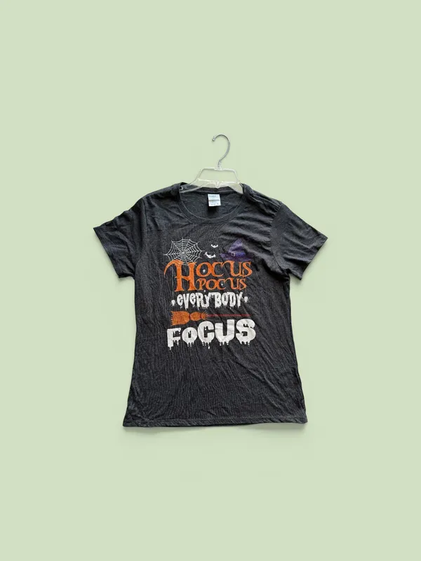 Port & Company Hocus Pocus Everybody Focus Halloween Tee Size M - Image 4
