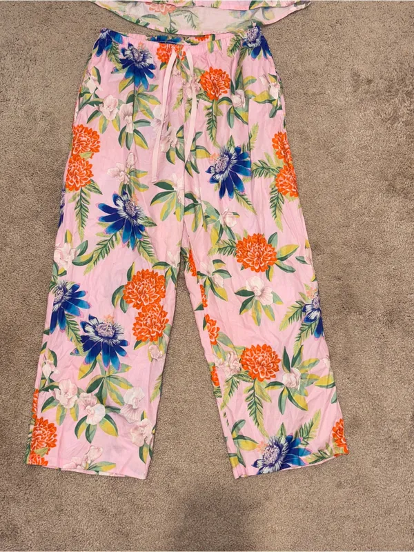 Women’s The Cat’S Floral Two-Piece Pajama Set Size: XS - Image 3