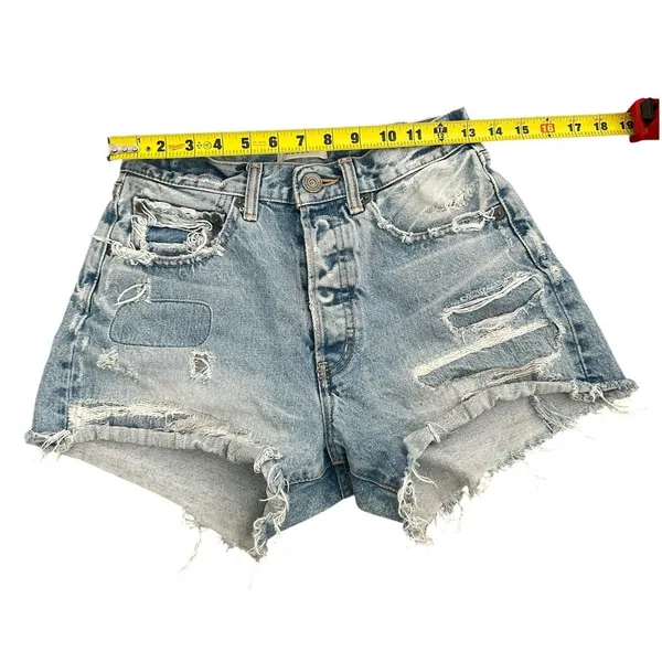 Moussy Vintage denim shorts feature a light blue wash distressed size 25 - Image 4