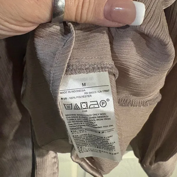 Banana republic gold satin blouse - Image 4