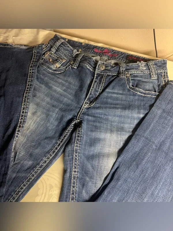 Rock & Republic Dark Blue Denim Jeans with Pink Embroidery - Image 6