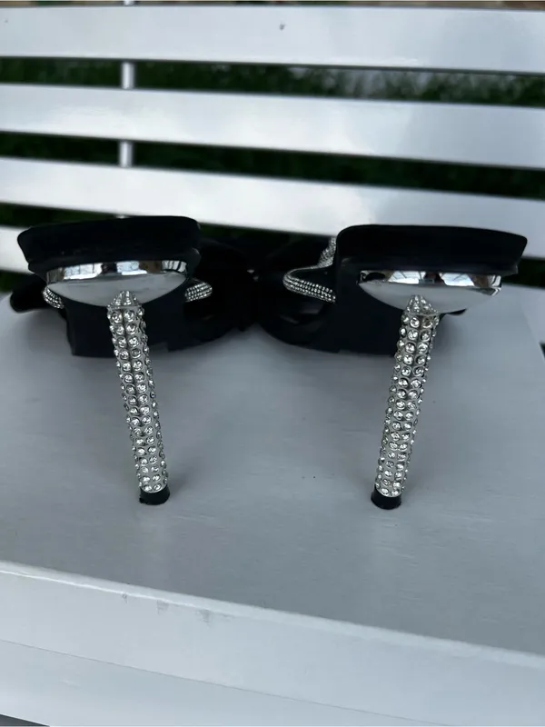 Azalea Wang Black Bow Crystal - Image 3