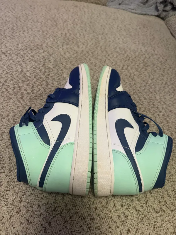 Women’s nike jordan mids  - Image 4