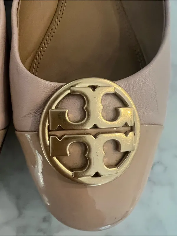 Tory Burch Blush Nude Leather Ballet Flats with Gold Logo Size 6 - Image 2