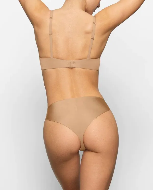 SKIMS WIRELESS FORM PUSH-UP PLUNGE BRA | OCHRE - Image 4