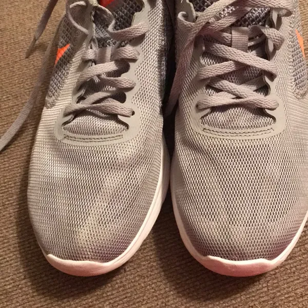 Nike shoes - Image 5