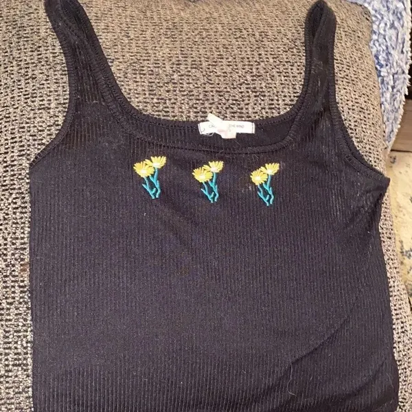 ✨ Sunflower Embroidered Crop Tank Top✨ - Image 4