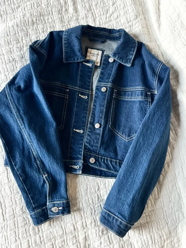 Abercrombie Cropped Blue Denim Jacket - Image 3