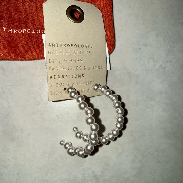 NWT $44 Anthropologie Small Pearl Hoop Earrings 1.5” Length - Image 4