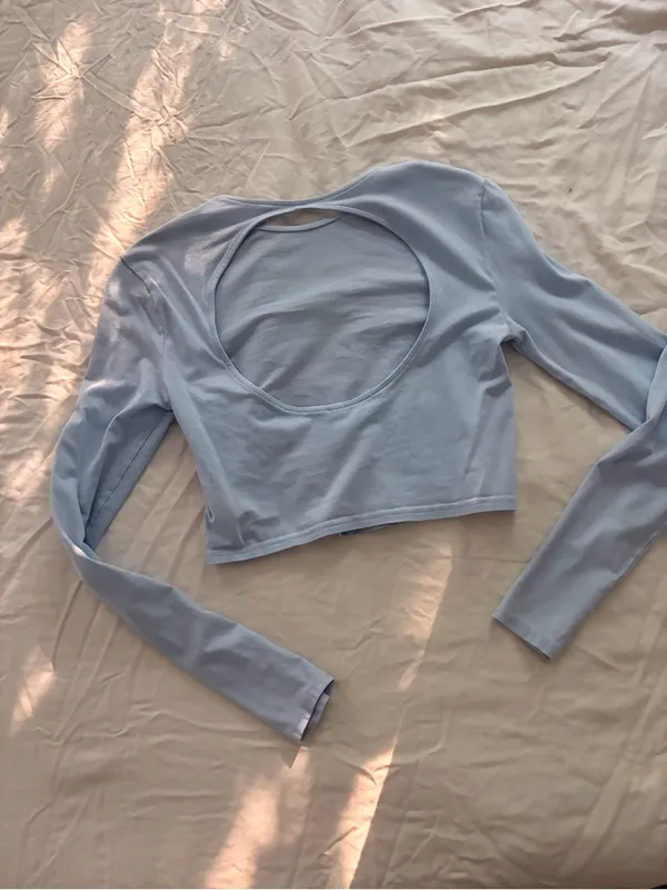 H&M Pale Blue Long-Sleeve Cropped Top - Image 4