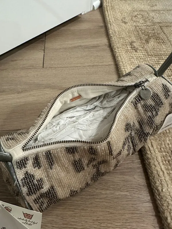 FREE PEOPLE Bailey Beaded Barrel Bag in Cream / Grey NWT - Image 6