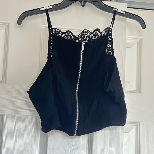🍂KENDALL AND KYLIE lace crop cami top🍂 - Image 3