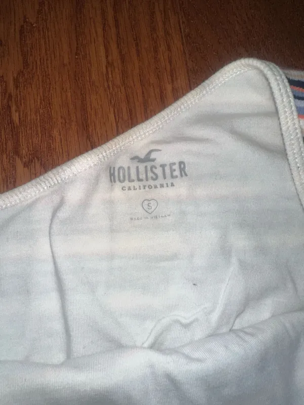 Off-The-Shoulder Hollister Top Striped - Image 3