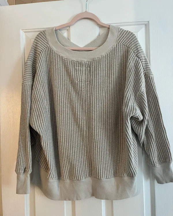 American Eagle Cream Sweater - Image 2