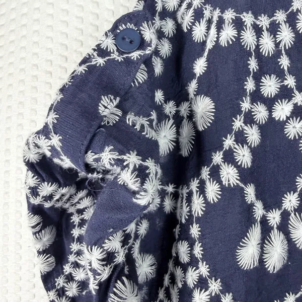 Fig + Flower Navy Blue White Embroidered Button Front Blouse Short Sleeve Medium - Image 4