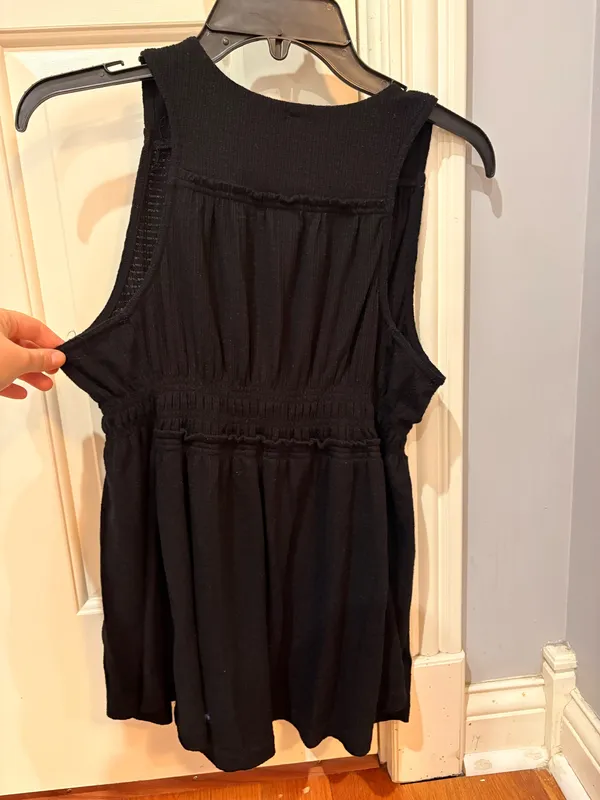 Black Free People Top v neck tank top blouse size Medium - Image 3