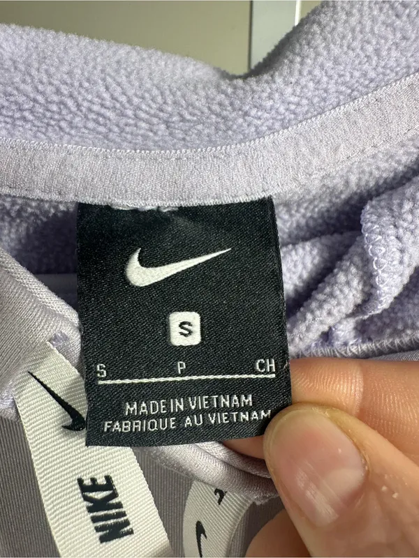 N249. Nike Women’s Lightweight Lavender Hoodie Sweatshirt - Image 3