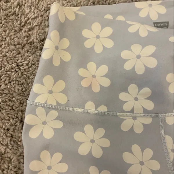 Levi’s flower biker shorts - Image 5