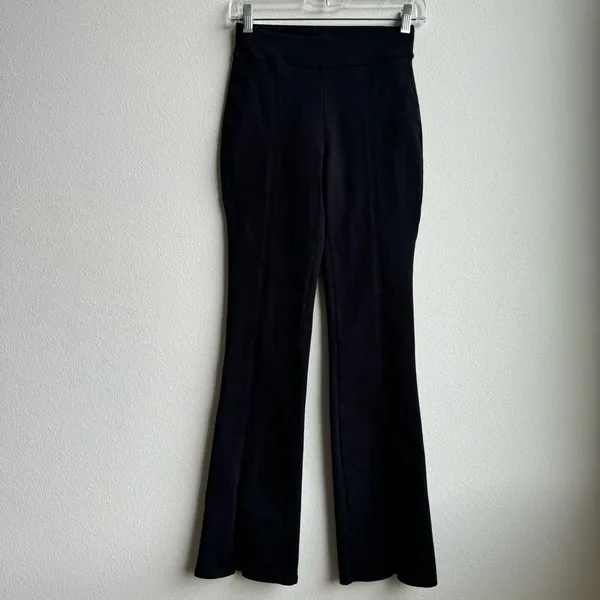 Alo Yoga High-Waist Flutter Flare Leggings Black Size Small - Image 2