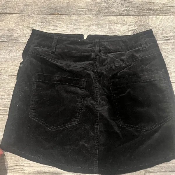 Forever 21 Womens Small Plain Black Mini‎ Skirt Zips Up Front Pockets In Back - Image 2