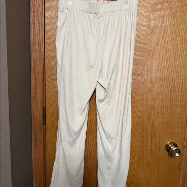 NWT Halara size medium corduroy pants - Image 3