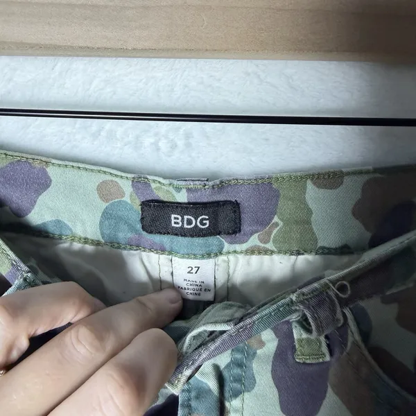 BDG Urban Outfitters Faded Camo Ankle Zip Skinny Cargo Pants Women Size 27 - Image 9