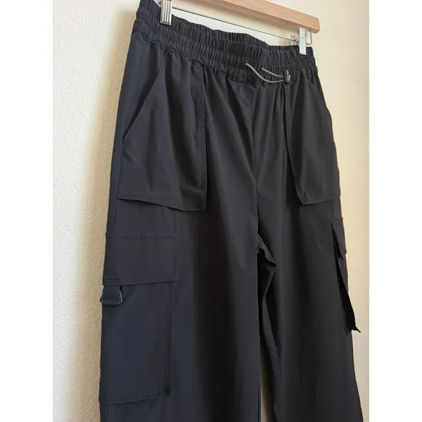 Fabletics Heights Cargo Pants in Black Size Medium NWOT - Image 5