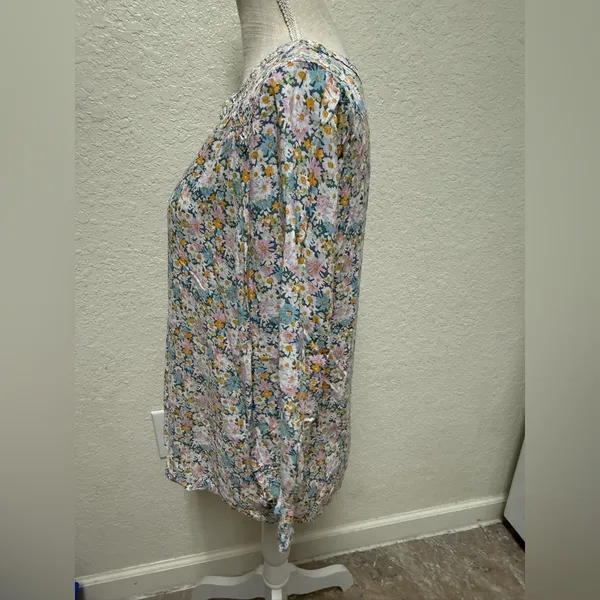 CYNTHIA ROWLEY Floral V-Neck Blouse - Multicolor P2P: 19" - Image 5