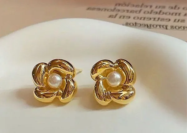 White pearl stud earrings for women - Image 2