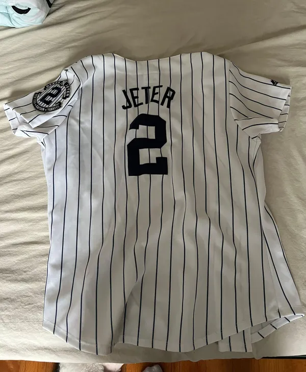 Yankees Derek Jeter Jersey - Image 3