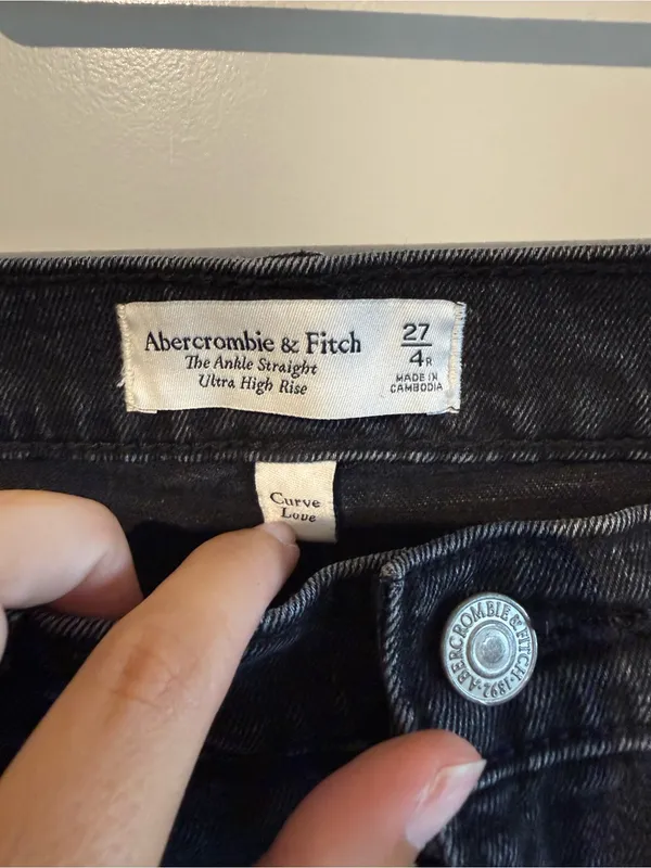 Abercrombie Curve Love Ultra High Rise Black Distressed Ankle Straight Jeans 27 - Image 3