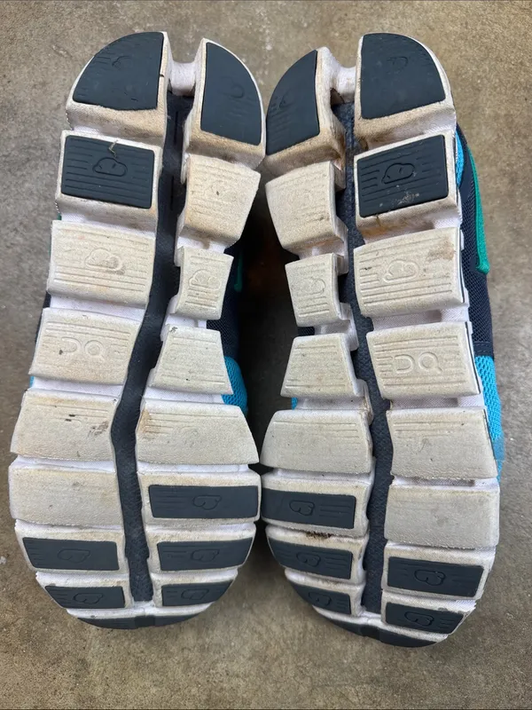 On Running Cloud Sneakers in Teal and Blue Size: 8 - Image 8