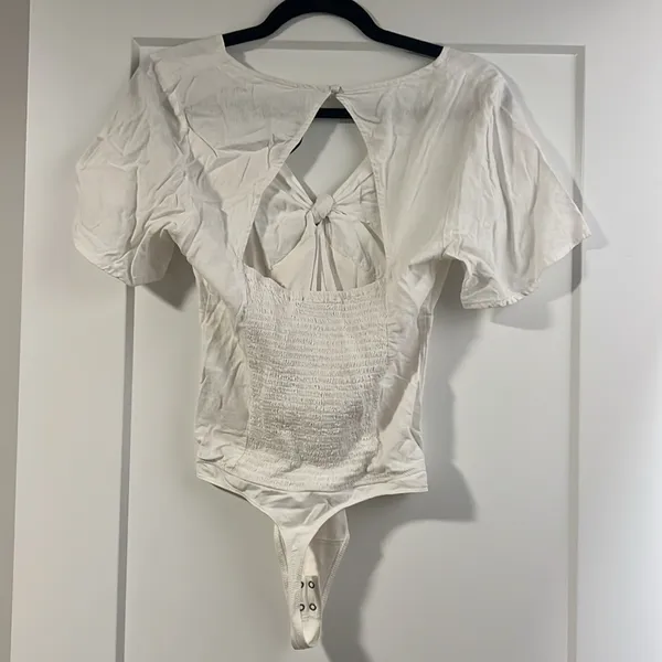 Abercrombie Flowy White Top - Image 3