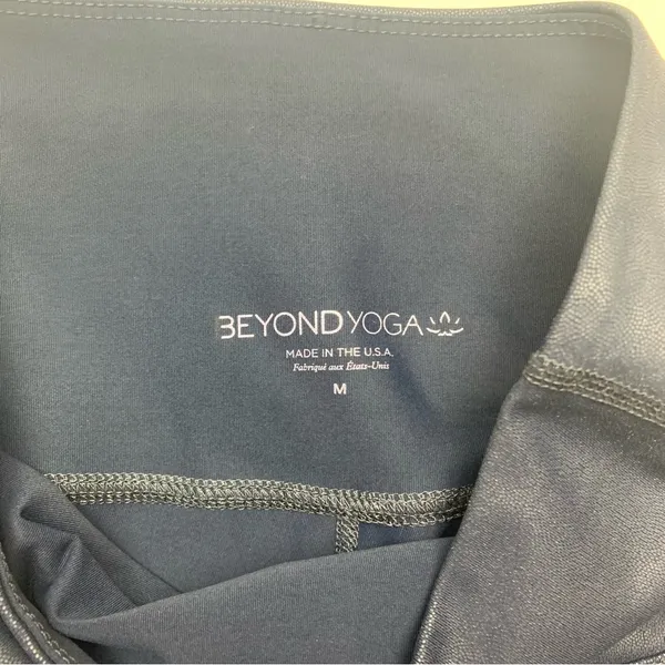 Beyond Yoga size medium Deep Blue shiny Leggings - Image 3