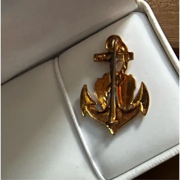 ENDLESSMTS.PA vintage brass anchor pin - Image 5