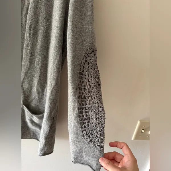 Silk & Cashmere Wool & Cashmere Blend Gray Cardigan Adorable‎ Lace Sleeve Detail - Image 2