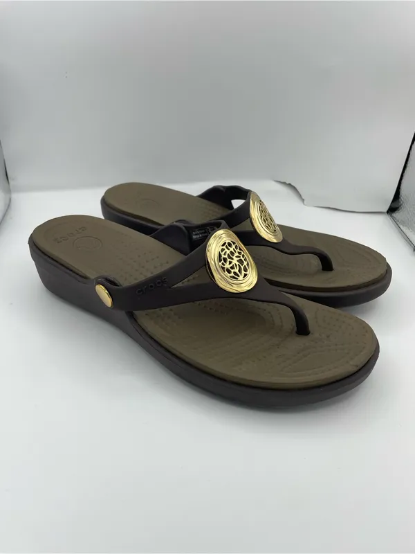Crocs Sanrah brown gold medallion wedge sandals flip flop slide women's Size 7 - Image 8