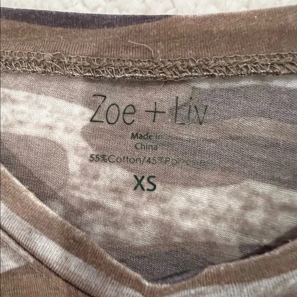 Womens Camo cropped pocket T Shirt Size XS Brand Zoe + Liv - Image 4
