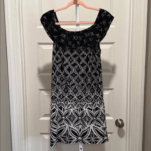 White House Black Market Dress M Black‎ White Off Shoulder Geometric - Image 5