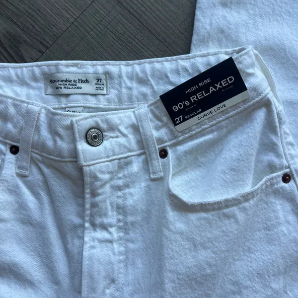 Abercrombie Curve Love High Rise 90s Relaxed Jean in White Destroy - Image 5